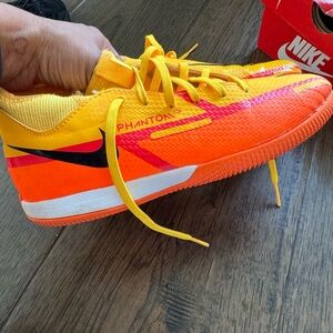 Girls Nike Phantom indoor soccer cleats, size 2y